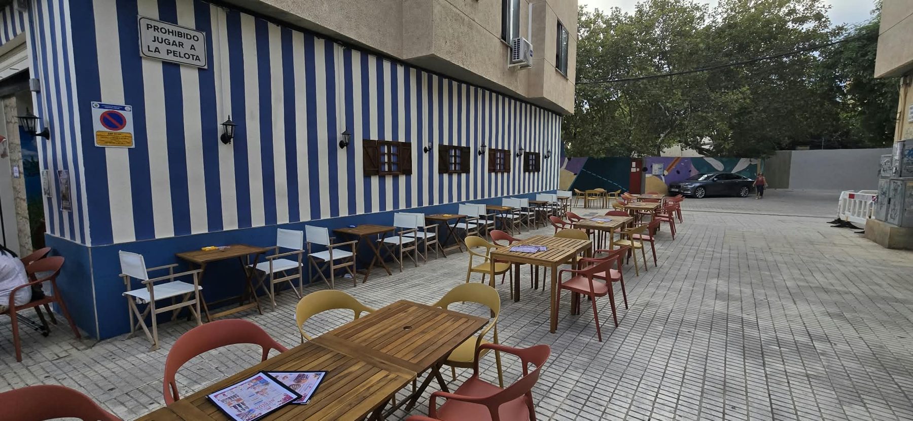 La terraza a rayas de La Bianca